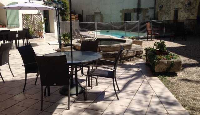 Saint Mediers: Apartment SUNFLOWER in farmhouse of the century of XVIIIème with private terrace, made safe heated swimming pool and Spa