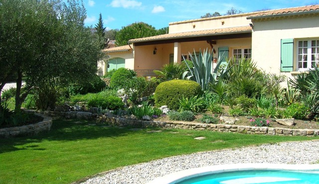 Saint Mediers: Provencal villa with private pool near UZES