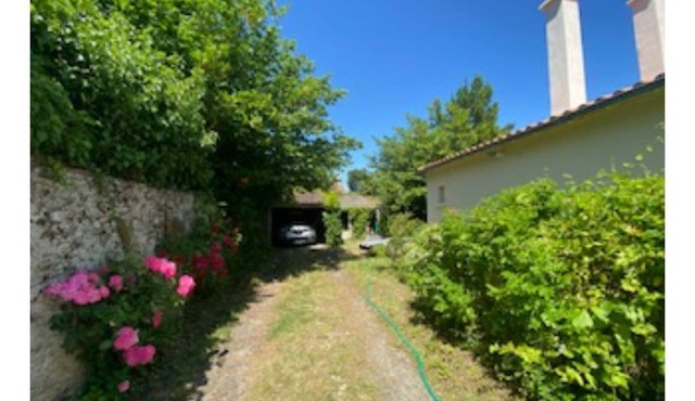 Saint-Julien-de-Concelles House