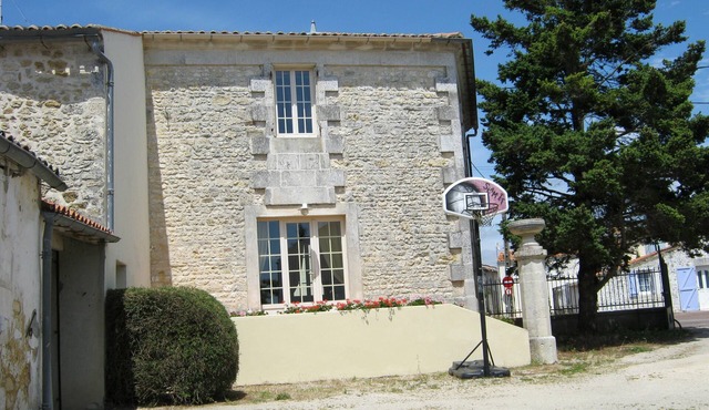 Saint-Just-Luzac -Charente Maritime Gîte - Self Catering Rental for 5 people