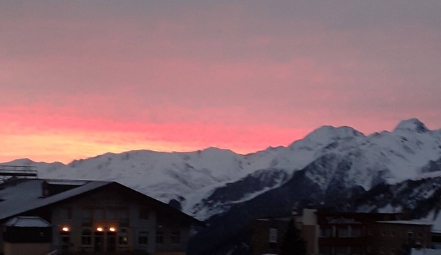 Saint Lary Soulan Pla D'adet, facing the slopes, two minutes from the ski school,