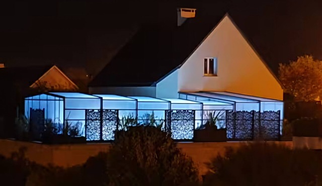 Saint-Lô - House with pool and park view.