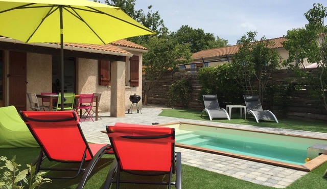 Saint Maime: Small villa (50m2) with swimming pool at the foot of the Luberon