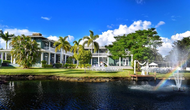 Saint Patrick Palace - Wedding-Ready Luxury Estate w/Pool & Guest Cottage
