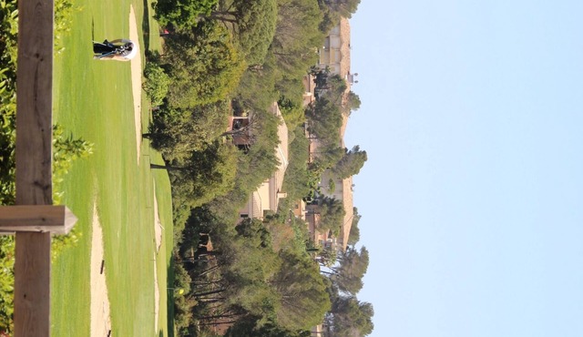 SAINT RAPHAEL VALESCURE T2 AU COEUR DU GOLF PARKING.PISCINE.WIFI GRATUIT