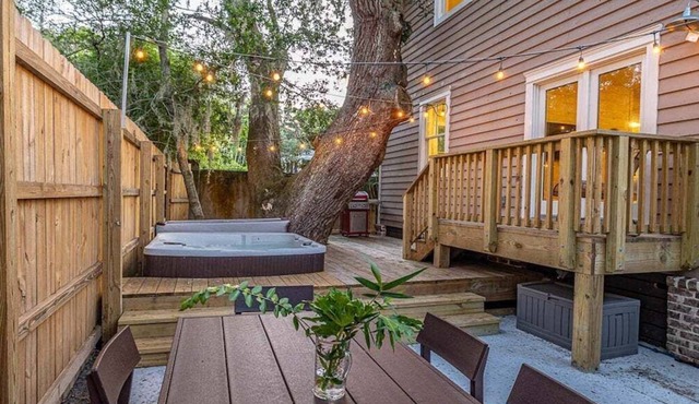 Saint Simons | Hot Tub | Walk to Pier & Beach
