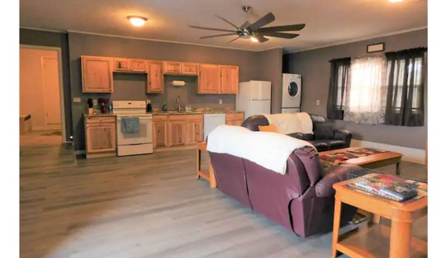 Saint Theresa 2, close to all amenities of the FLX!