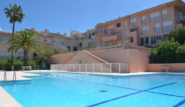 Saint-Tropez apartment with sea view 5 minutes from the port