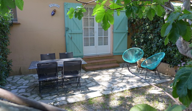 Saint Tropez, apartment 150 m from the bouillabaisse beach.