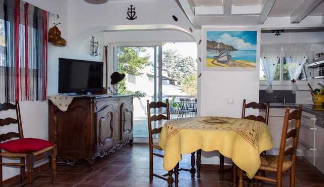 SAINTES MARIES DE LA MER AIR-CONDITIONED HOUSE WITH TERRACE AND MOSQUITO NETS