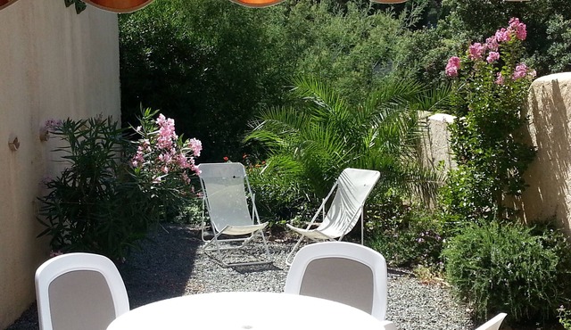 SAINTE-MAXIME - Accommodation with garden and veranda in swimming pool, tennis area