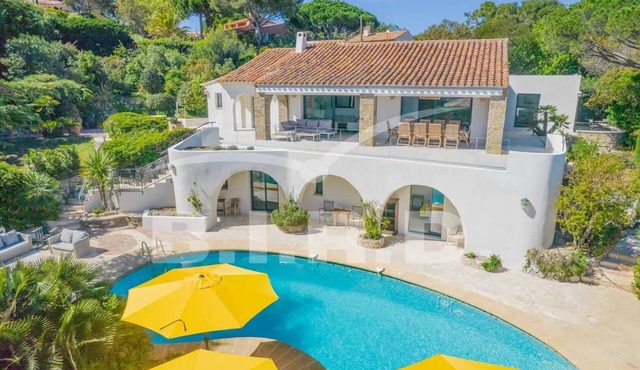 Sainte Maxime Beautiful villa with sea view at 300m from the beach