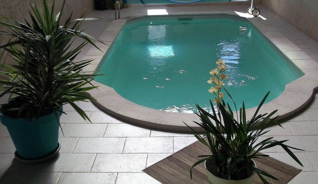 SAINTONGE ROMANE Indoor heated pool