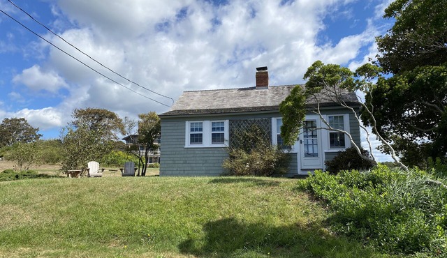 Sakonnet Point Water View Cottage With 8 Minute Walk To Idyllic Private Beach.