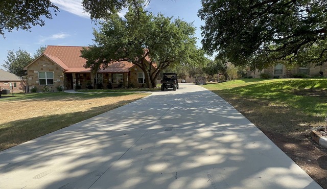 Salado home/great neighborhood!
