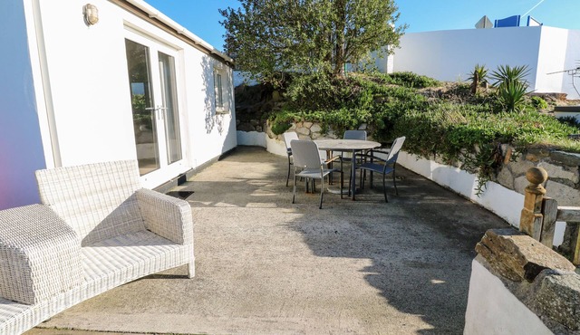 SALAKEE, family friendly, character holiday cottage in Praa Sands