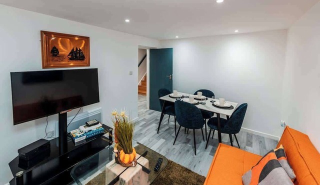 Sale 2-Bedroom Apt, Sleeps 5 with Free Parking