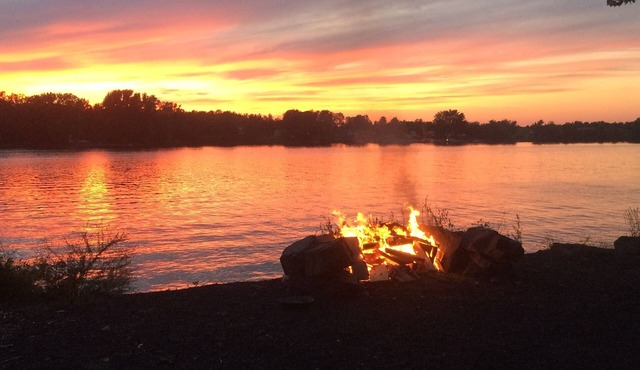 “SALE JULY 4 WEEK” Great Fishing, Nice big Dock, Fire Pit, Boat launch, private