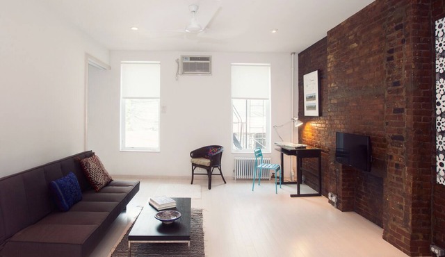 SALE: Zen Artist Loft: Clean/Spacious/Fast WiFi/Free parking/washer/dryer