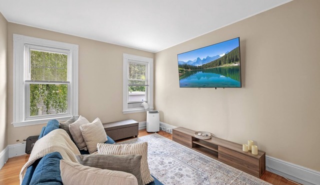 Salem 3BDR w/Gameroom+Balcony+Parking
