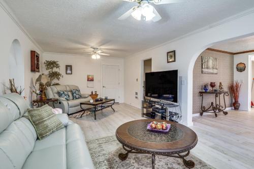 Salem Getaway with Hot Tub Near Parks and Boating!