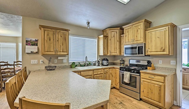 Salem House w/ Sauna, Piano, & Game Room!