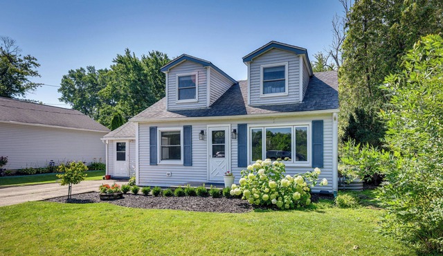 Salem Lakeside Getaway w/ Grill & Deck!