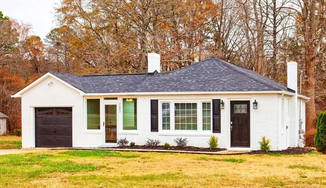 Salem Road Ranch | 3 BR w/Outdor Firepit and Backyard
