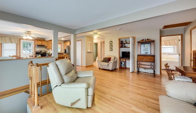 Salem Vacation Home w/Dock: Steps to Paddock Lake
