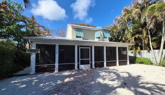 Salerno House - 2/2 walk to 5+ restaurants & the waterfront.