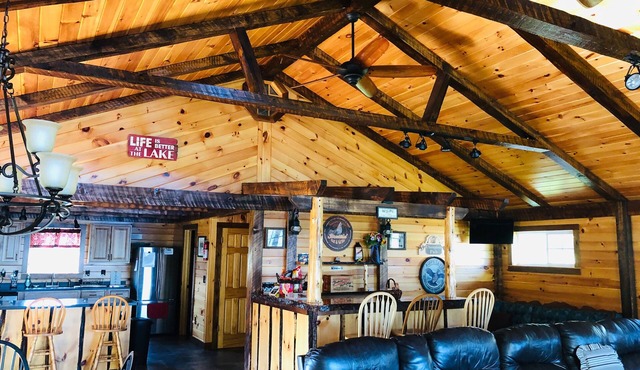 SALES ON EARLY BOOKING AND 3 DAYS FOR FALL” nDock, Fire Pit, Boat Launch Private