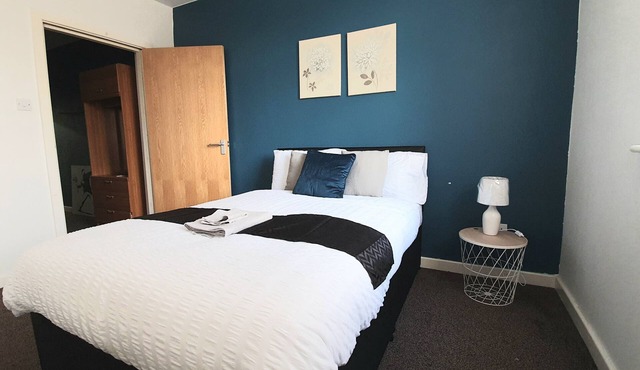 Salford Ark Comfort Stays near Trafford shopping centre and Salford Royal