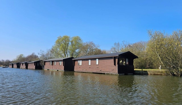 Salhouse Broads Lodge Houseboat