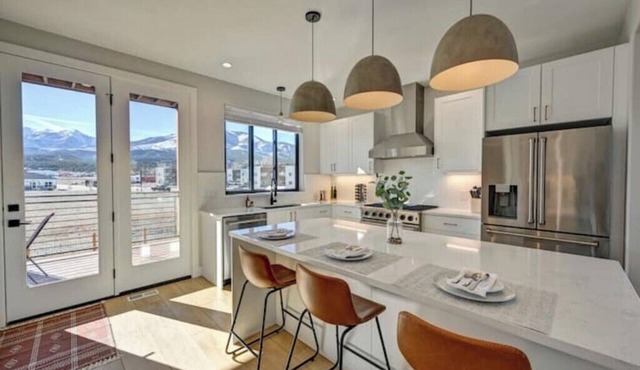 Salida Chalet - Modern Retreat w/Mountain Views