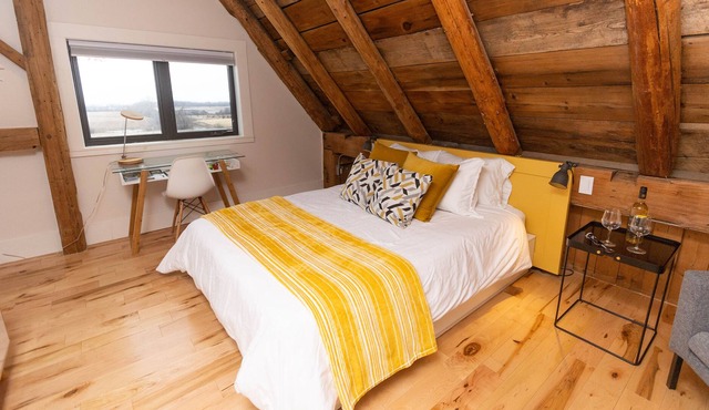 Salisbury Barn - Yellow Room