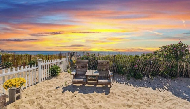 Salisbury Beach Retreat | Direct Beach Access