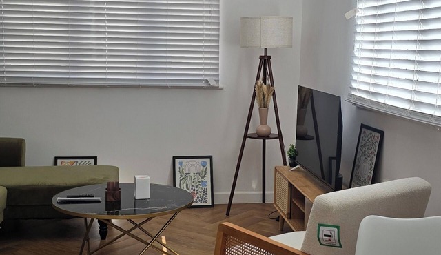 Salisbury City Centre Entire 2-Bedroom Serviced Accomodation - PennyVille