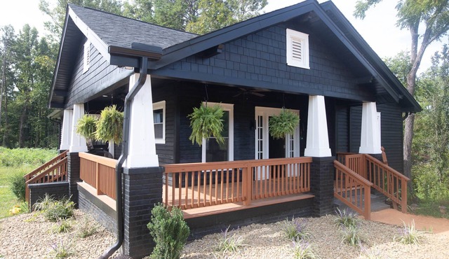 Salisbury Wellness Retreat! Country Calm & City Convenience w Cal King Suite, Office +20% off!