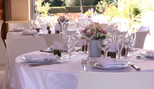 Salle de réception et hébergements