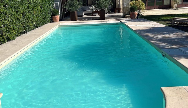 Salle de réception d'exception avec jardin et piscine près d'Avignon