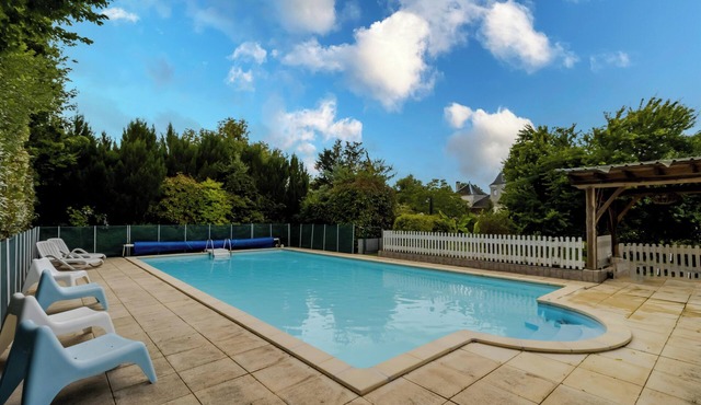 Salle de Musique – Holiday Home with Hillside Views and Pool