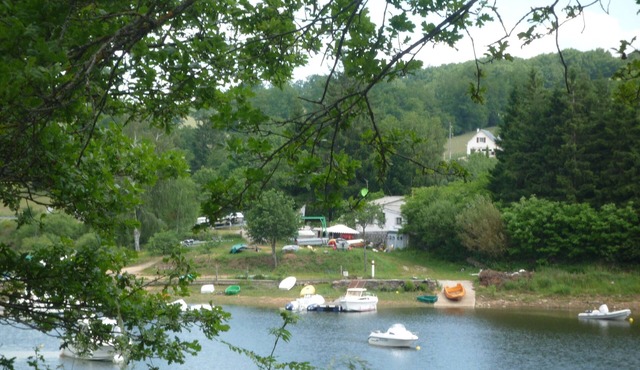 Salles-curan house with terrace and enclosed garden 100m away. pareloup lake