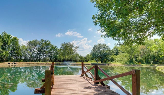 Sallisaw Cabin with Deck and Community Amenities!