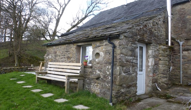 SALLY END, pet friendly, character holiday cottage in Ravenstonedale