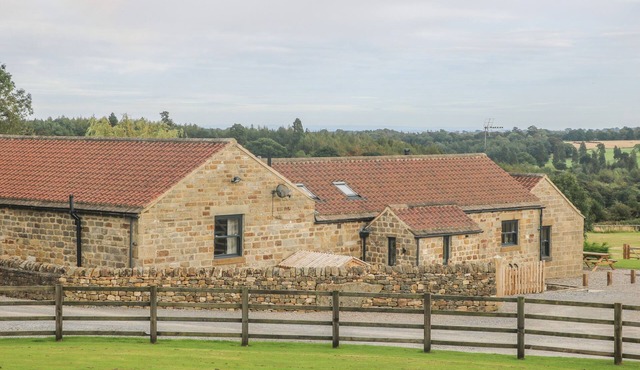 SALLY'S BARN, family friendly, luxury holiday cottage in Grantley