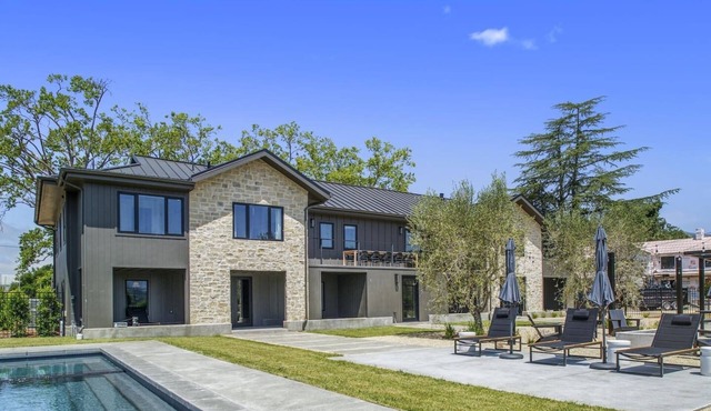 Salmina Estate — Vineyard View Home