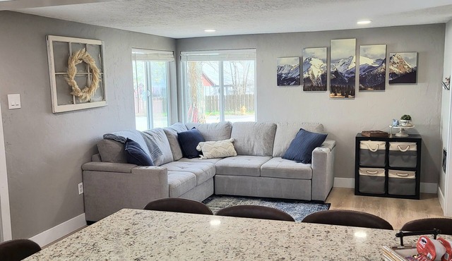 Salmon Bench Home w/hot tub