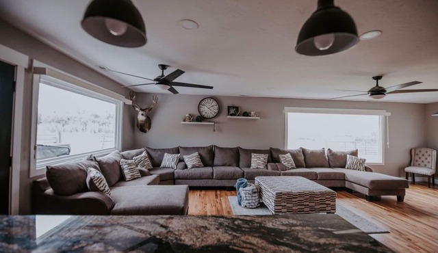 Salmon Gathering Place sleeps 35 + perfect for reunions.retreats.events