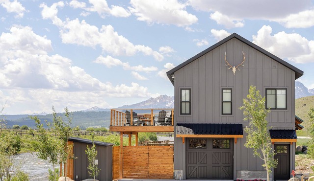 Salmon River Suite - Luxury Stay at River's Edge