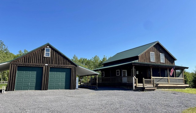 Salmon River Waterfront Lodge w/Soothing Hot Tub